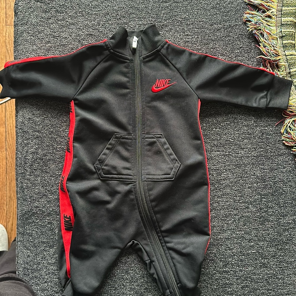 NWT BABYBOY NIKE TRACKSUIT ONESIE (3 months)